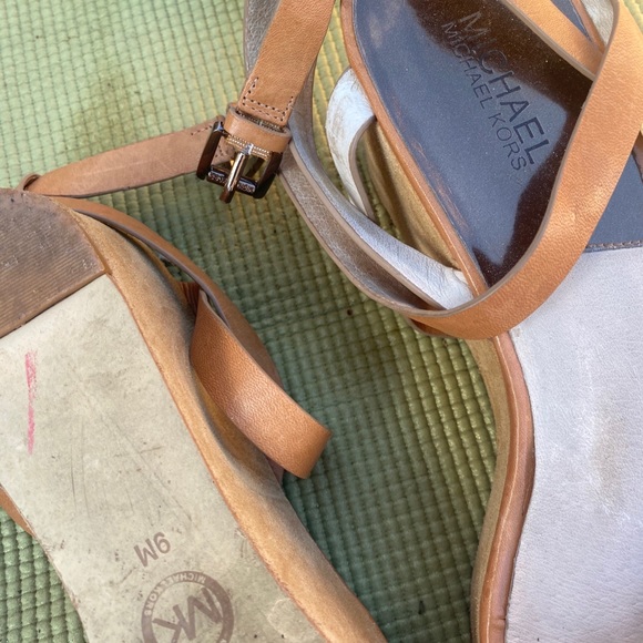 Shoe lot - Picture 8 of 8